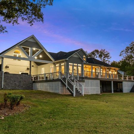 Rare Find Best Lot With Dock And Views On Lake Winchester Exteriör bild