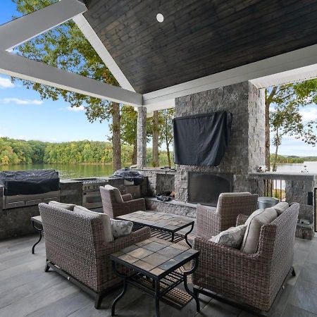Rare Find Best Lot With Dock And Views On Lake Winchester Exteriör bild