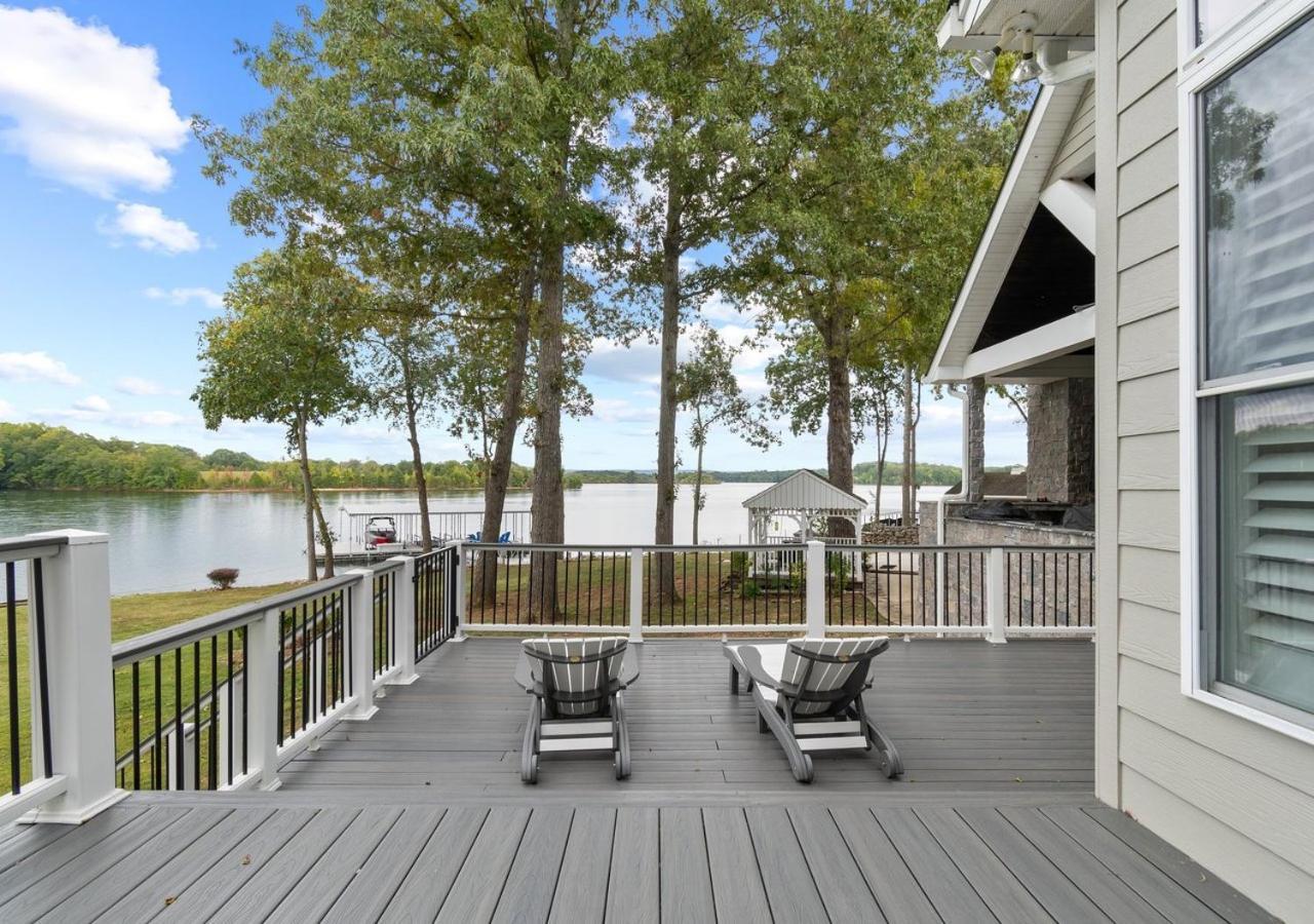 Rare Find Best Lot With Dock And Views On Lake Winchester Exteriör bild