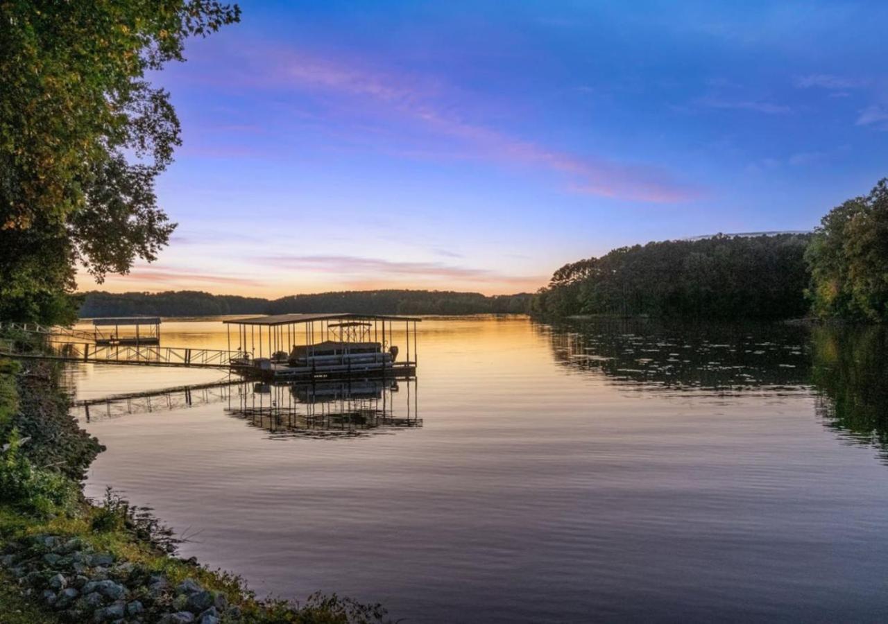 Rare Find Best Lot With Dock And Views On Lake Winchester Exteriör bild