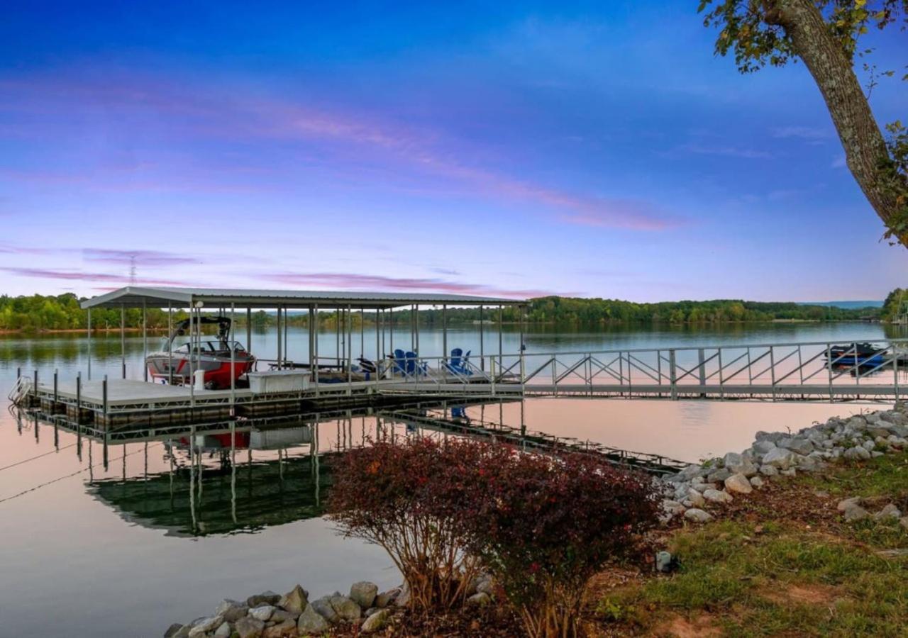 Rare Find Best Lot With Dock And Views On Lake Winchester Exteriör bild