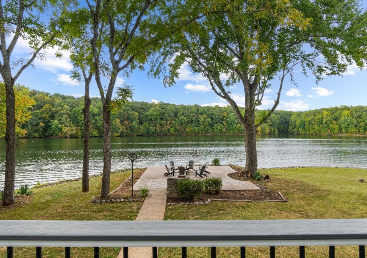 Rare Find Best Lot With Dock And Views On Lake Winchester Exteriör bild