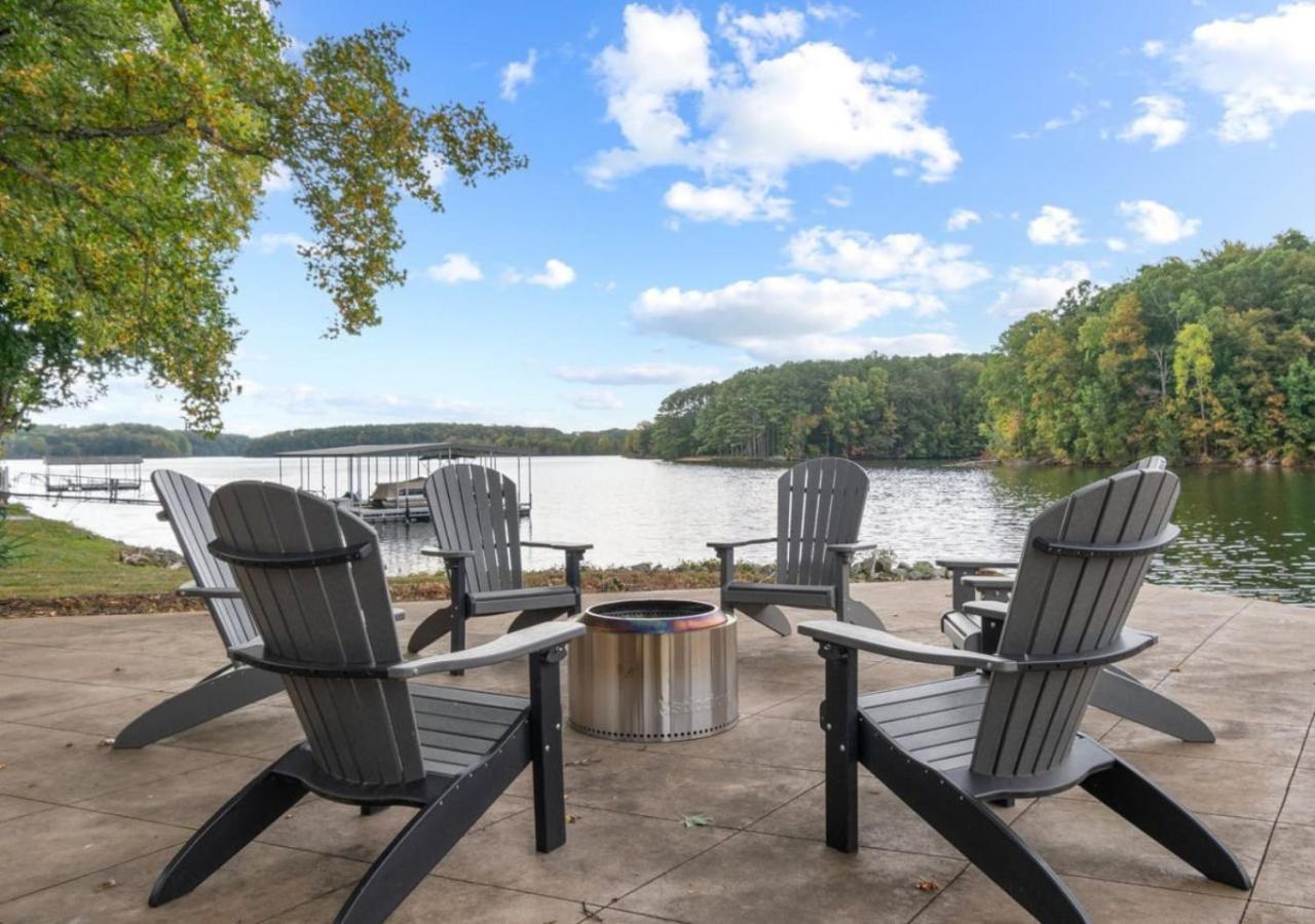 Rare Find Best Lot With Dock And Views On Lake Winchester Exteriör bild