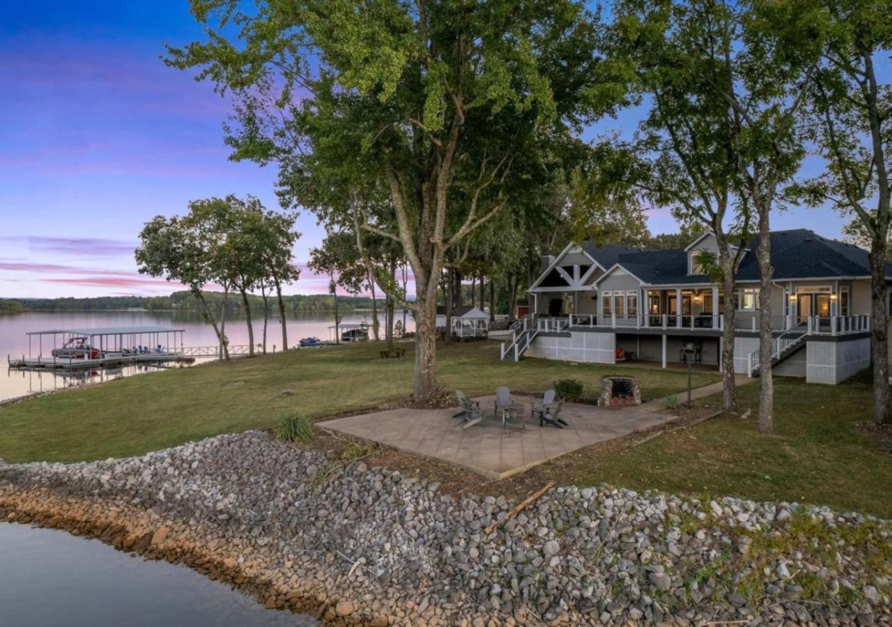 Rare Find Best Lot With Dock And Views On Lake Winchester Exteriör bild