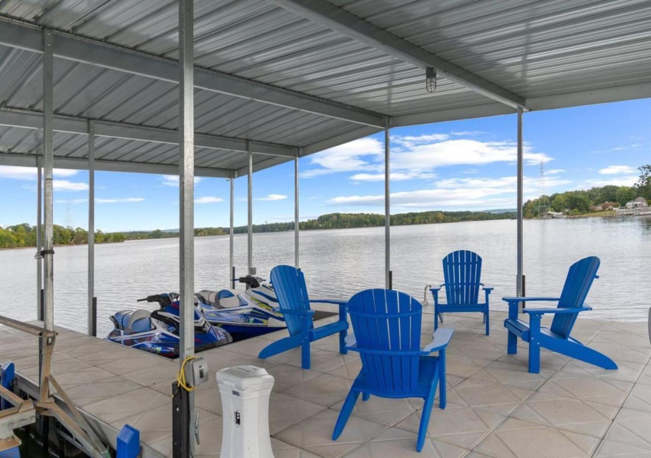 Rare Find Best Lot With Dock And Views On Lake Winchester Exteriör bild